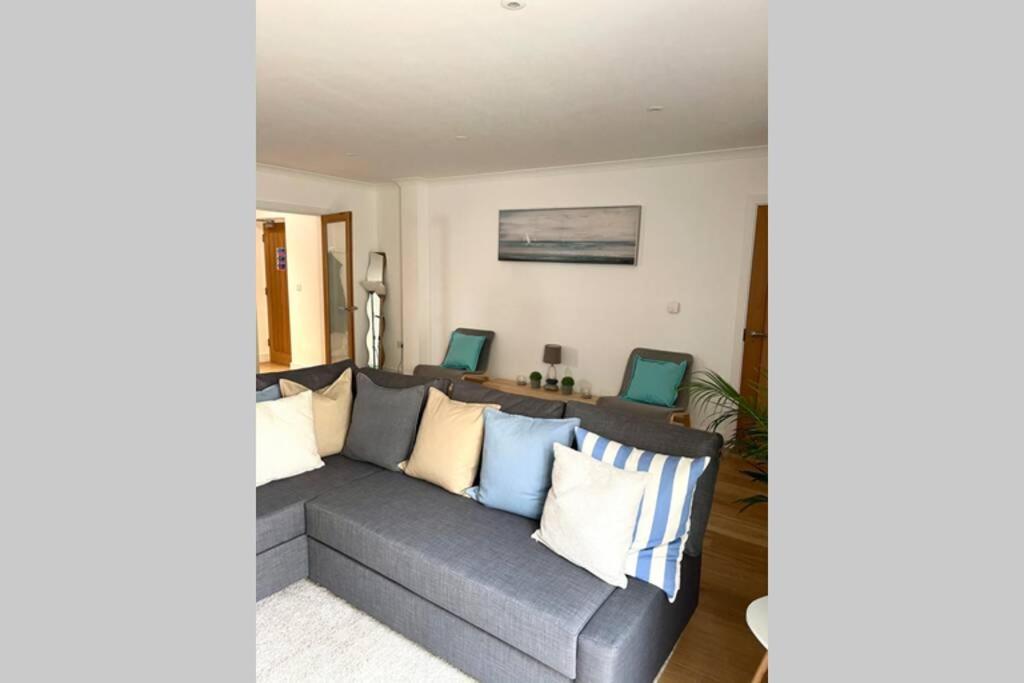 Luna Beach - Luxury Carbis Bay Apartment + Parking Экстерьер фото